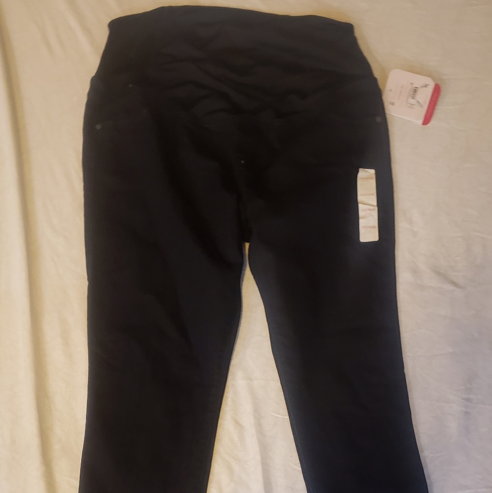 Maternity jeggings over the belly